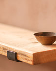 Scaffold shelf with metal lipped bracket