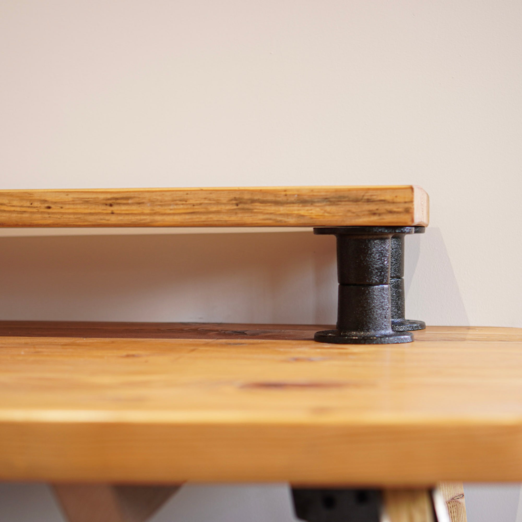 Tube clamp monitor stand with scaffold board