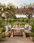Rustic outdoor dining et under a pergola with climbing plants