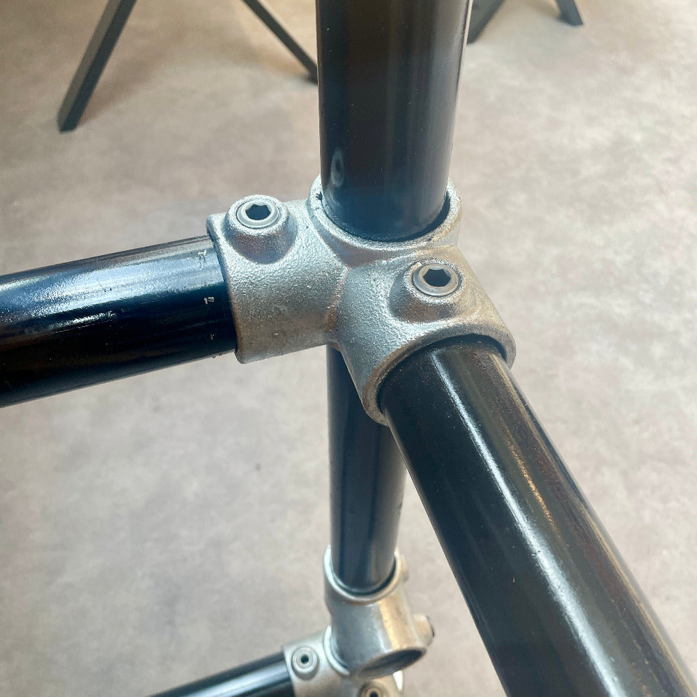 Scaffold Tube Clamp - 90 Degree 3-Way Middle Rail Corner (STC-116)