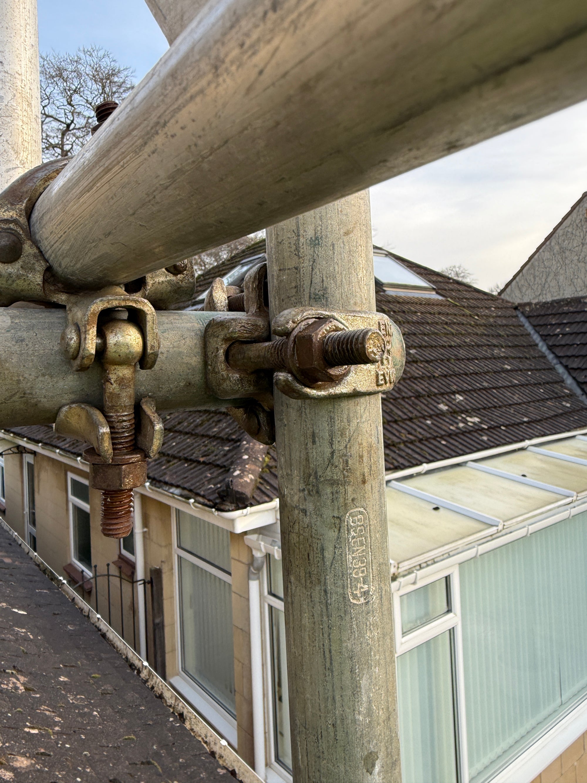 Double connection of standard and transom