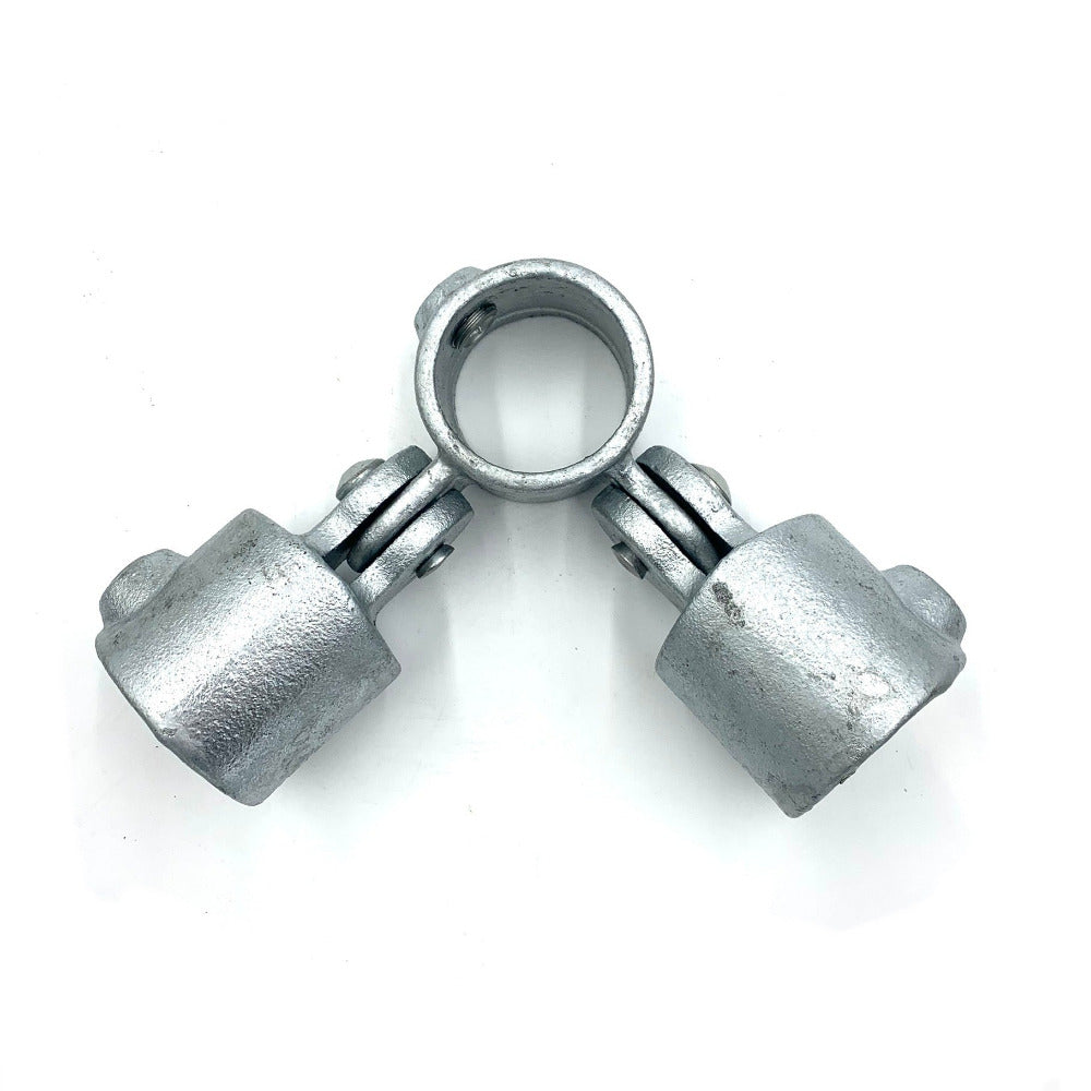 triple connection for poles, with swivelling connection point