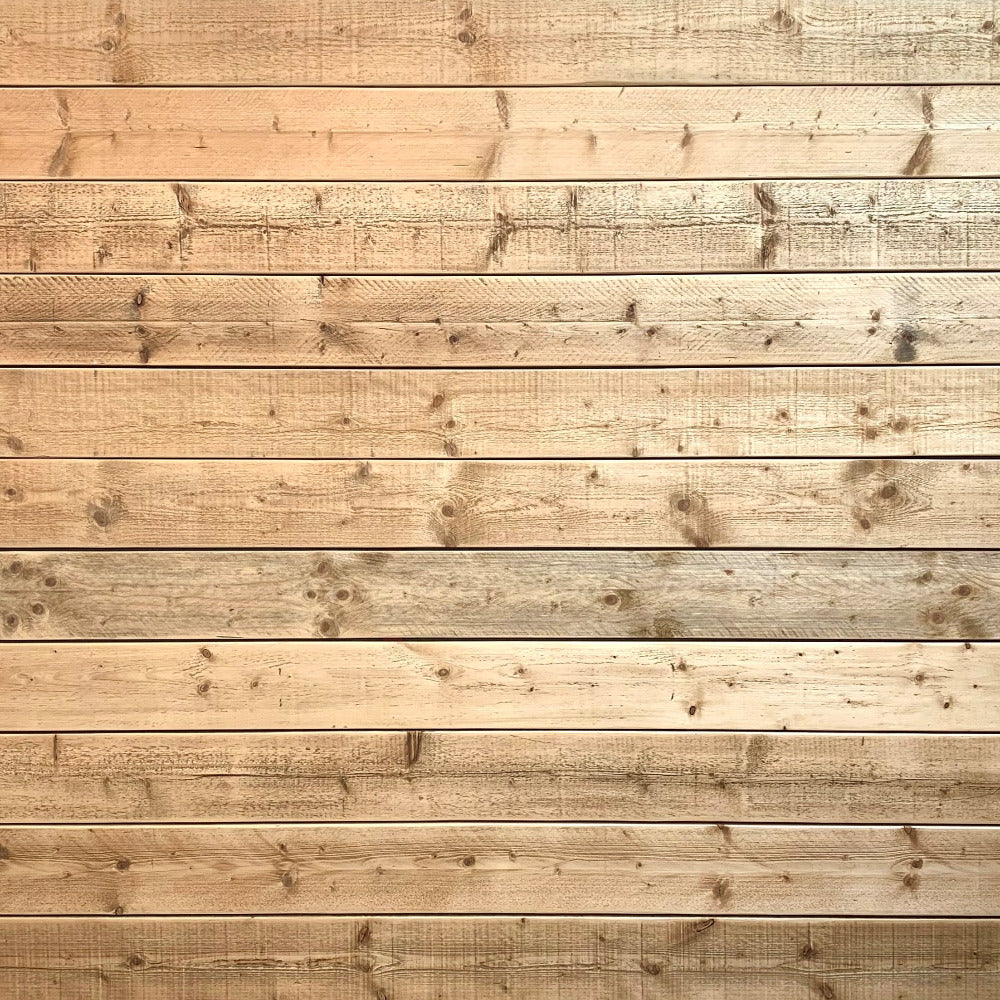Oiled and sanded new scaffold boards give a sturdy and insulated finish