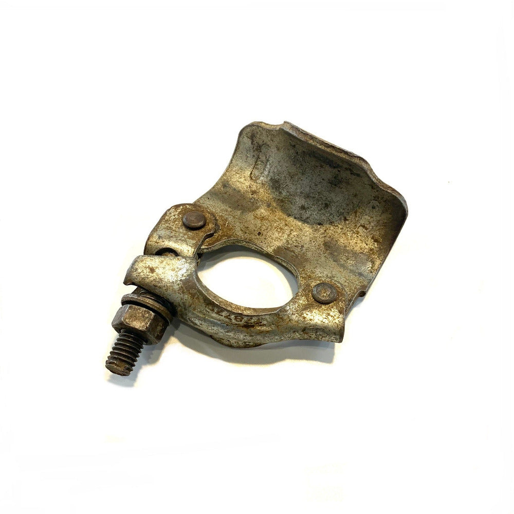Pressed bracket which fixes one scaffold tube to another