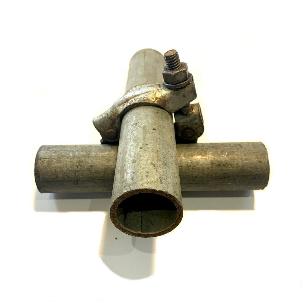 Metal pole joining holder for two beams