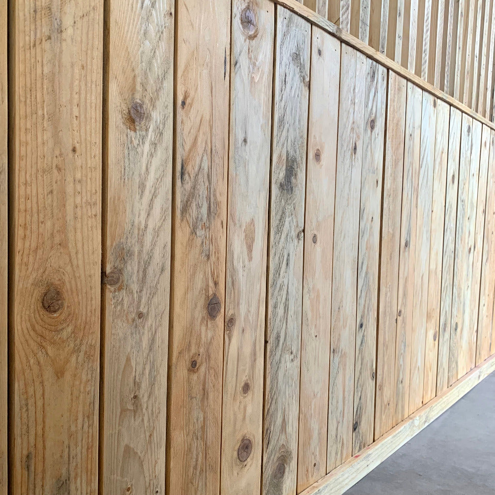 Pallet wood wall with timber frame, for internal cladding
